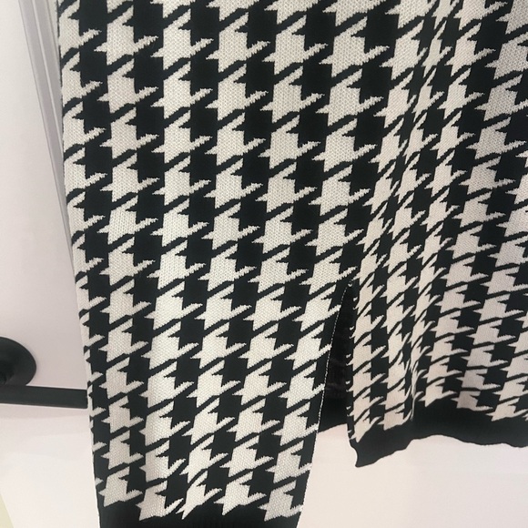 Black and White Houndstooth Skirt - Picture 5 of 7